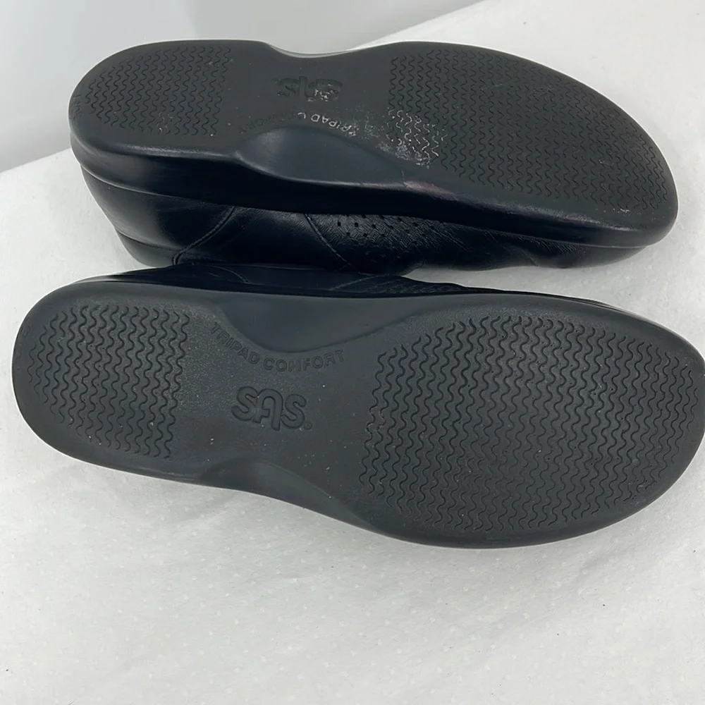 SAS WOMENS SIZE 9  Black Leather Slip-On Shoes